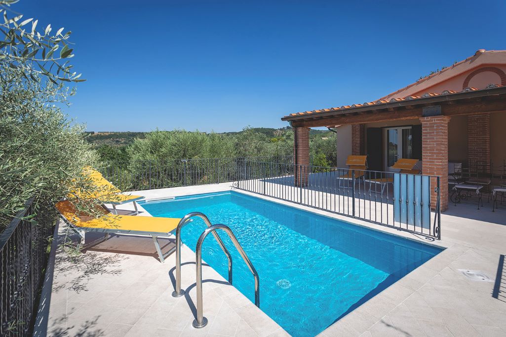 Hus med pool - uteplats
